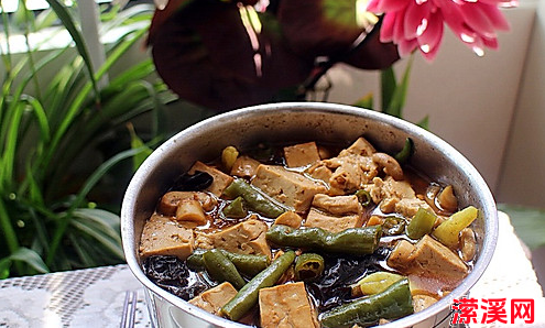 尖椒豆腐的家常做法，这样做尖椒煲豆腐好吃到汤汁都不剩