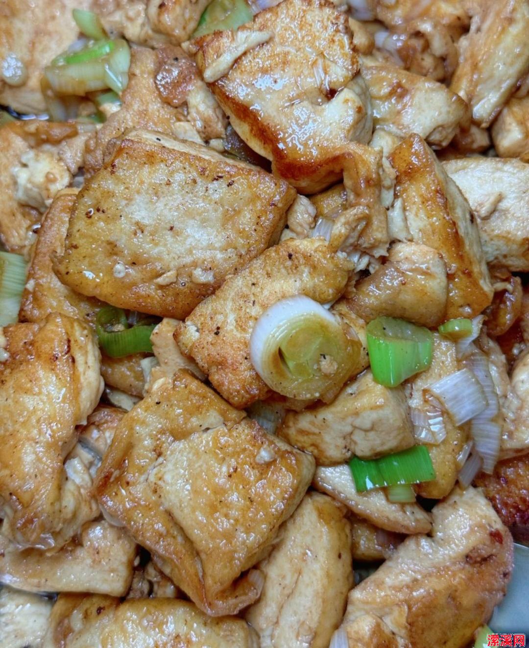 大葱烧豆腐：家常美味，简单易学