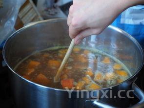 老母鸡汤放什么材料煲汤好喝，老母鸡汤