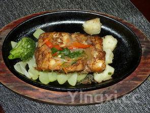铁板牛肉的做法及配料视频，铁板牛肉的做法及配料