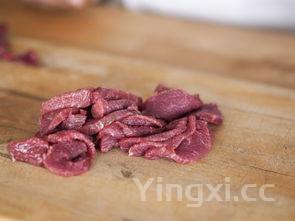 西红柿烧牛腩怎么做好吃又烂，西红柿烧牛腩