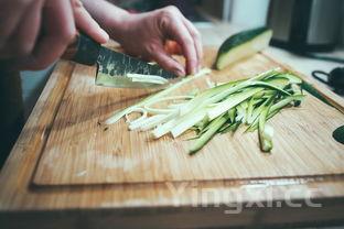 刀拍凉拌黄瓜步骤,刀拍凉拌黄瓜做法