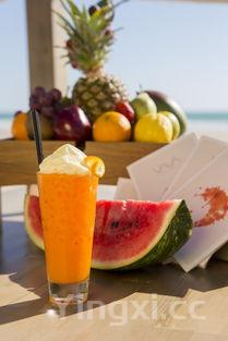 西餐过程中,佐餐饮料的选择,西餐佐餐酒有哪些