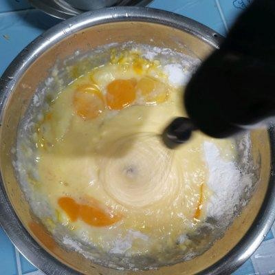 电饭煲蛋糕的做法步骤，电饭煲蛋糕的做法步骤八个鸡蛋